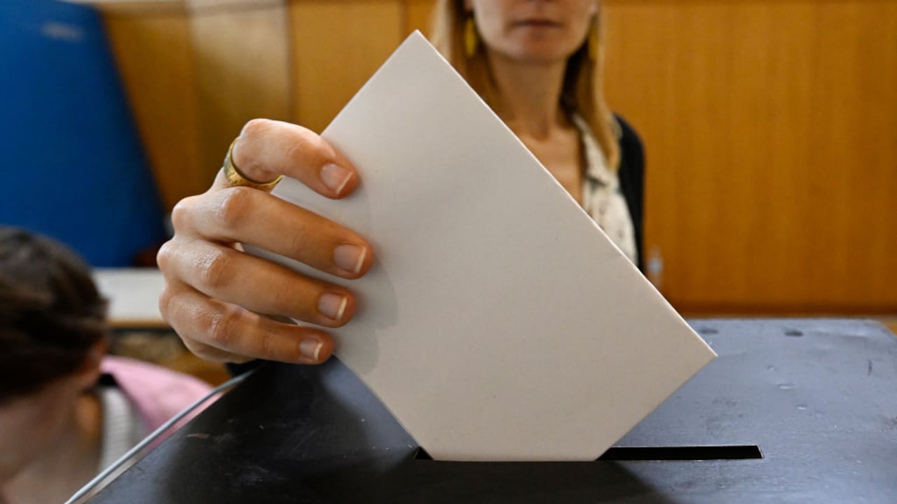 Los electores de 27 países de la Unión Europea acuden a las urnas desde el 6 de junio para elegir a los miembros del Parlamento Europeo.