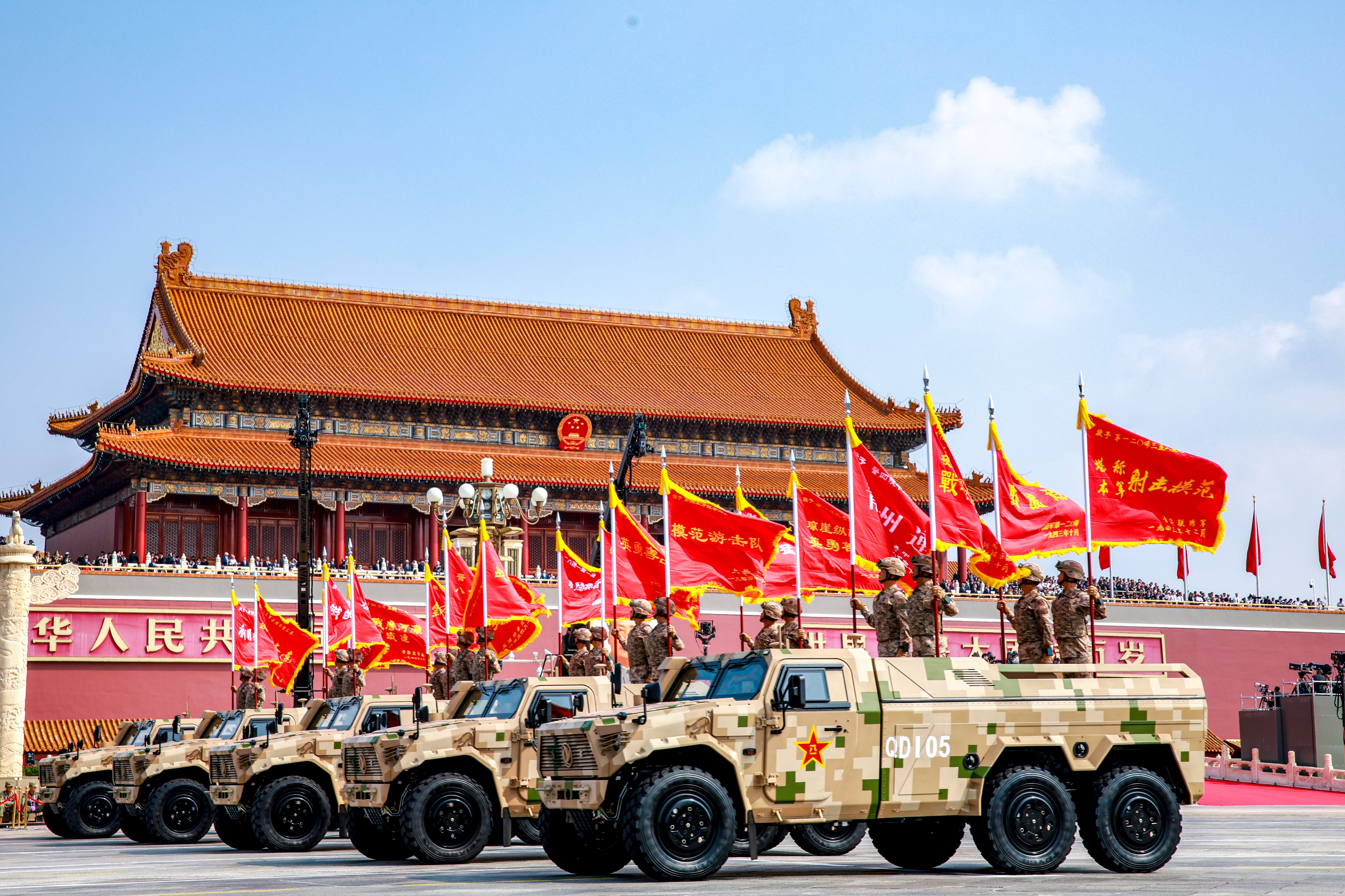 China presentó nuevos vehículos y armas durante el desfile para conmemorar los 80 años de la victoria sobre Japón en la Segunda Guerra Mundial.
