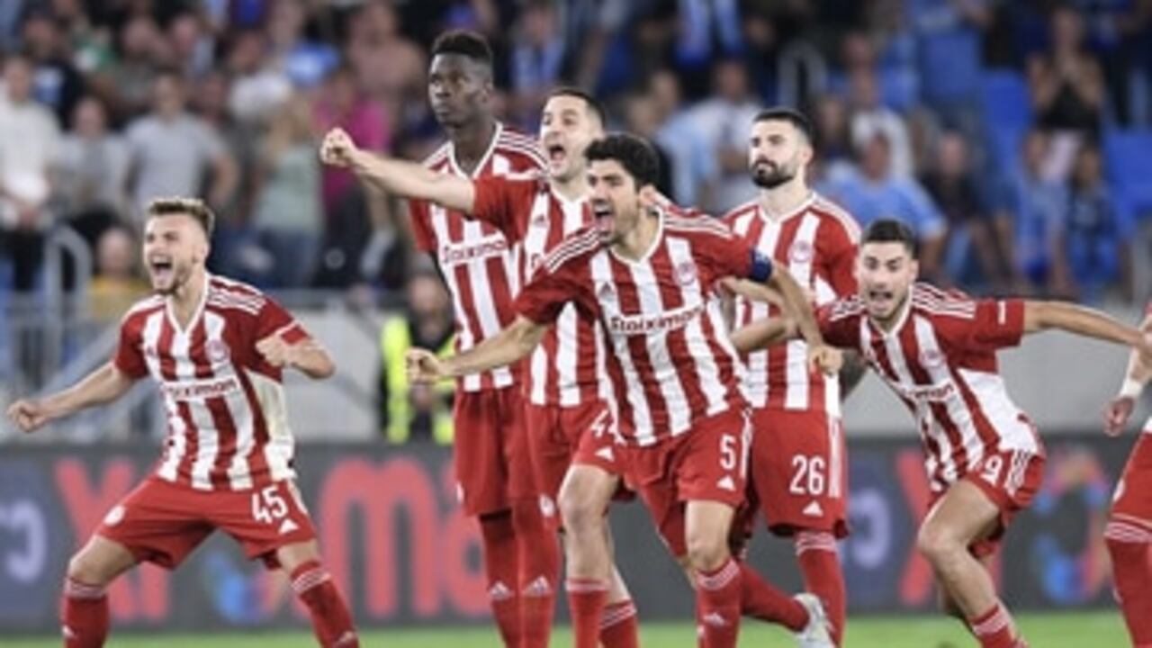 El defensa Konstantinos Manolas se despide del Olympiacos de James Rodríguez.