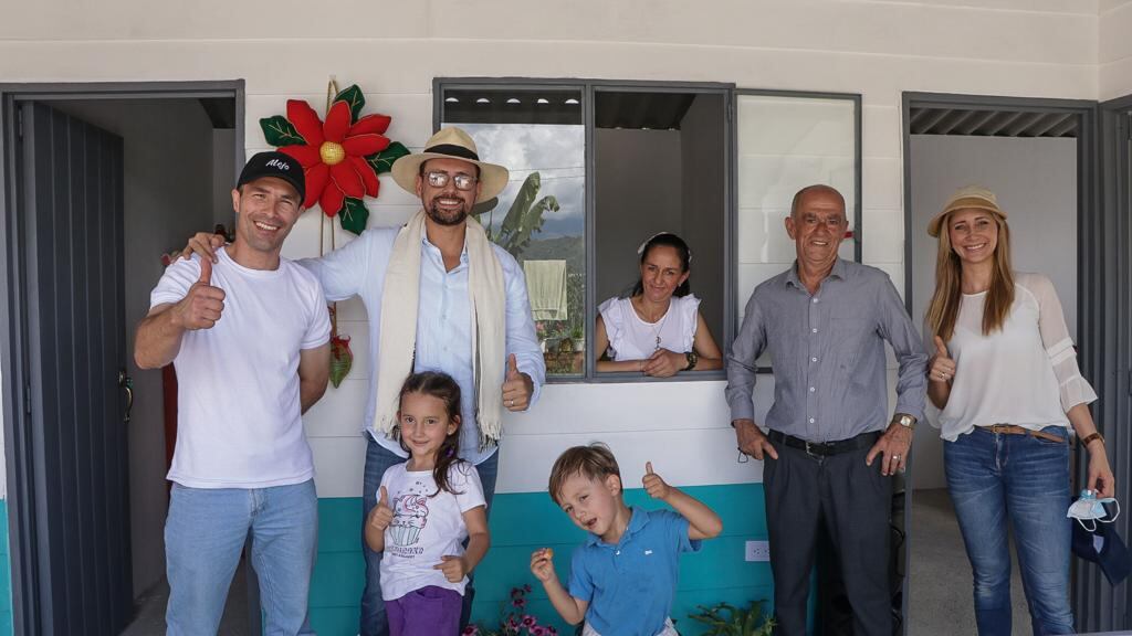 Caldas evalúa la posibilidad de llegar al rural disperso con paneles solares.