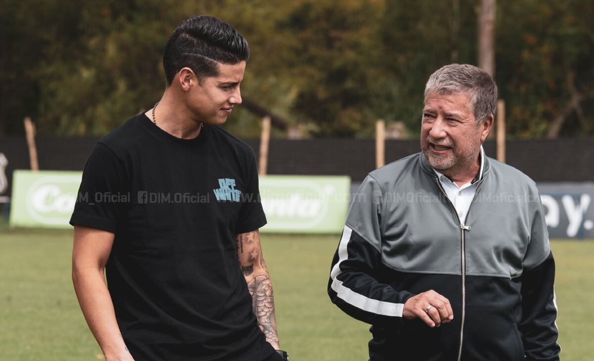 James Rodríguez en la sede de Ind. Medellín