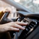 ¿Se puede ahorrar combustible con el aire acondicionado del carro encendido?
