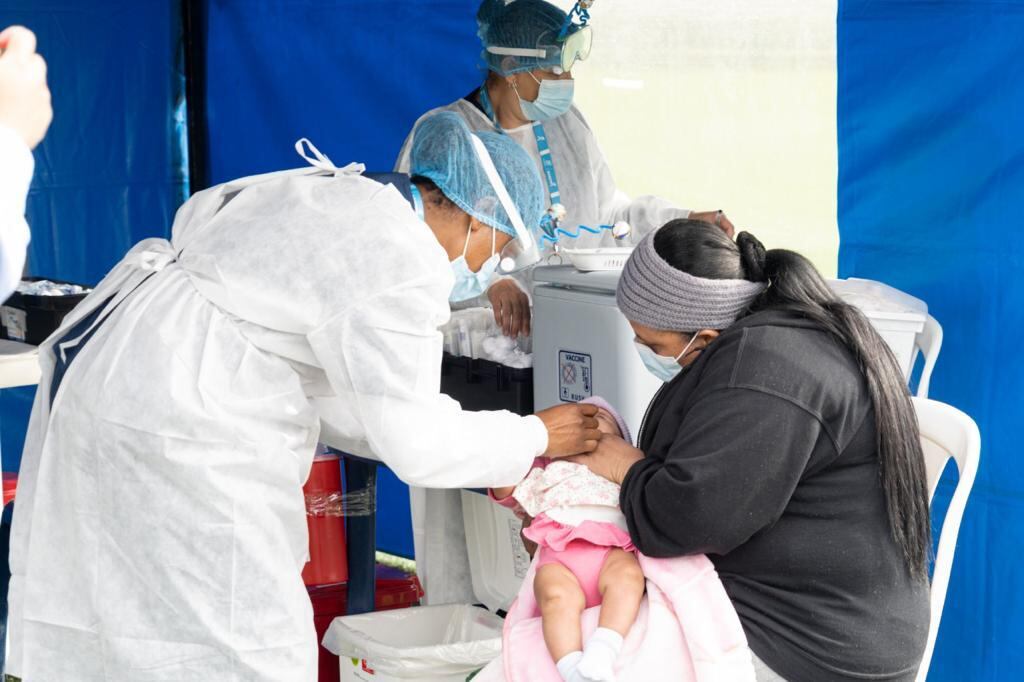 La secretaria de salud de Bogotá aseguró que la gente está volviendo a vacunarse contra la Covid 19 y otras enfermedades; insistieron en el llamado a quienes faltan