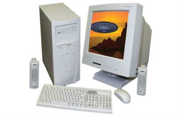 Computador de escritorio 1997. Las familias podían acceder más facilmente a un computador desde que comenzaron a salir estos equipos. 