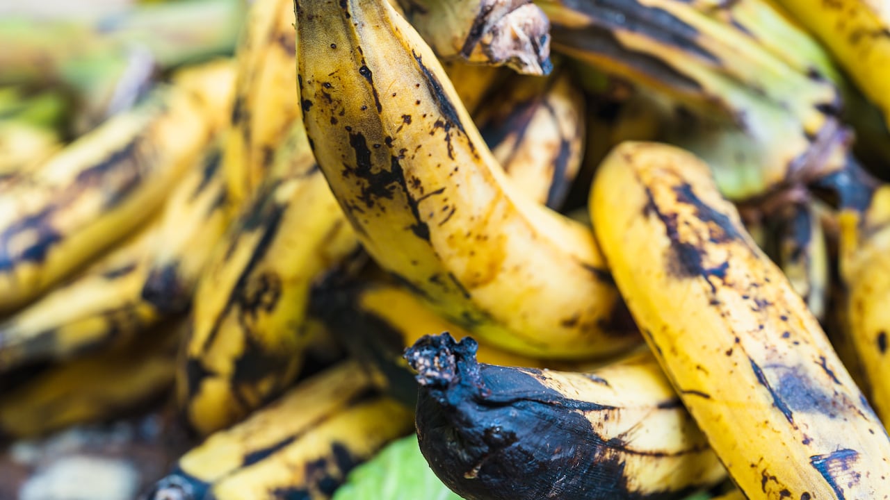 El plátano maduro ofrece beneficios para la salud.