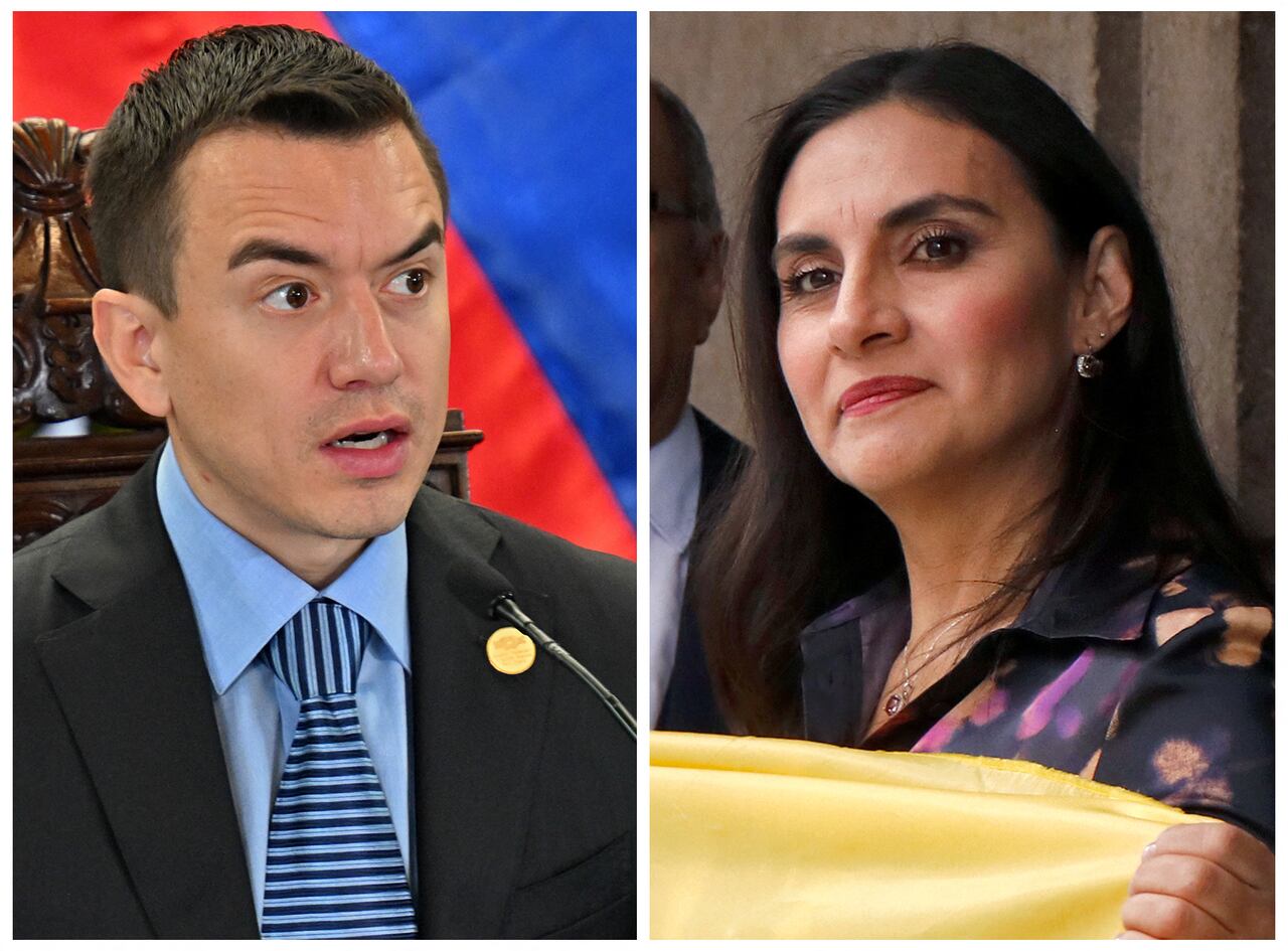 Esta combinación de imágenes de archivo creadas el 7 de enero de 2025 muestra al presidente de Ecuador, Daniel Noboa (izq.), hablando durante la reunión presidencial Perú-Ecuador y el XV gabinete binacional de ministros en el Palacio Presidencial de Lima el 4 de julio de 2024. Y la Vicepresidenta de Ecuador, Verónica Abad, sosteniendo una bandera ecuatoriana frente a la sede de la Vicepresidencia en Quito el 23 de diciembre de 2024.