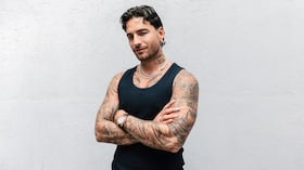 El paisa prensentó ‘Loco X Volver’ ante más de 8.000 personas en un concierto gratuito en la Plaza Botero de Medellín.