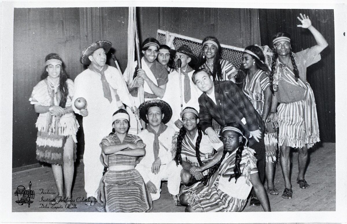 Desde su creación, esta fundación ha trabajado por preservar y difundir las tradiciones populares de Colombia. Creció de la mano de la maestra Edelmira Massa Zapata (1953 - 2024), quien recibió el legado de la agrupación "El Palenque de Delia, Conjunto de Tradiciones Populares" de su madre, Delia Zapata Olivella, y su tío, Manuel Zapata Olivella, quienes la habían consolidado como un referente de la danza, música y costumbres colombianas.