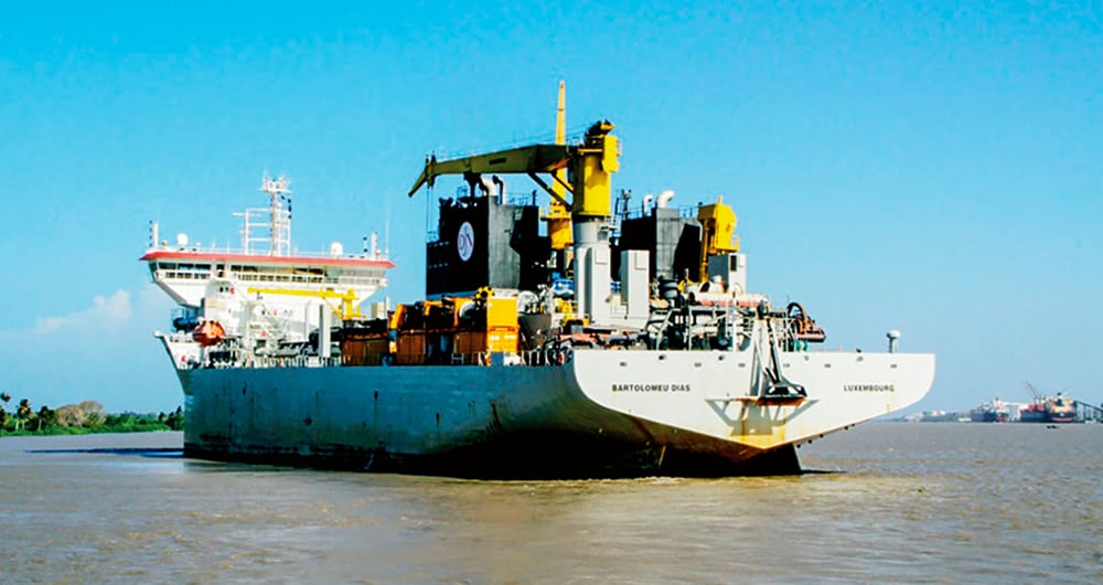  Las dragas destinadas para realizar este trabajo son extranjeras. Sin embargo, en muchos casos, los contratos no se han ejecutado en su totalidad. 