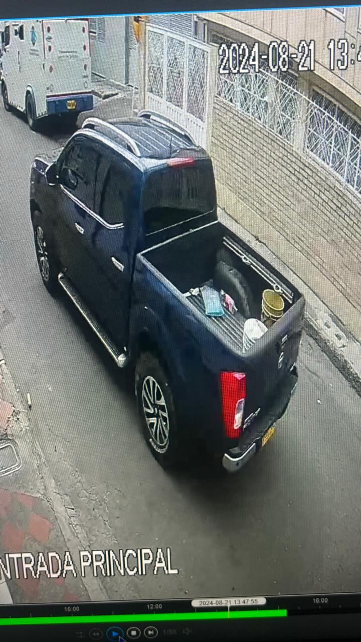 Los delincuentes habría huido en una camioneta Frontier azul