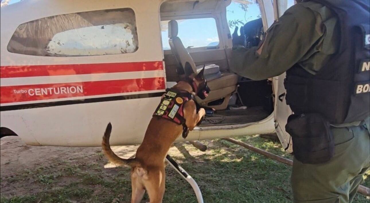 Avioneta siendo registrada por autoridades venezolanas