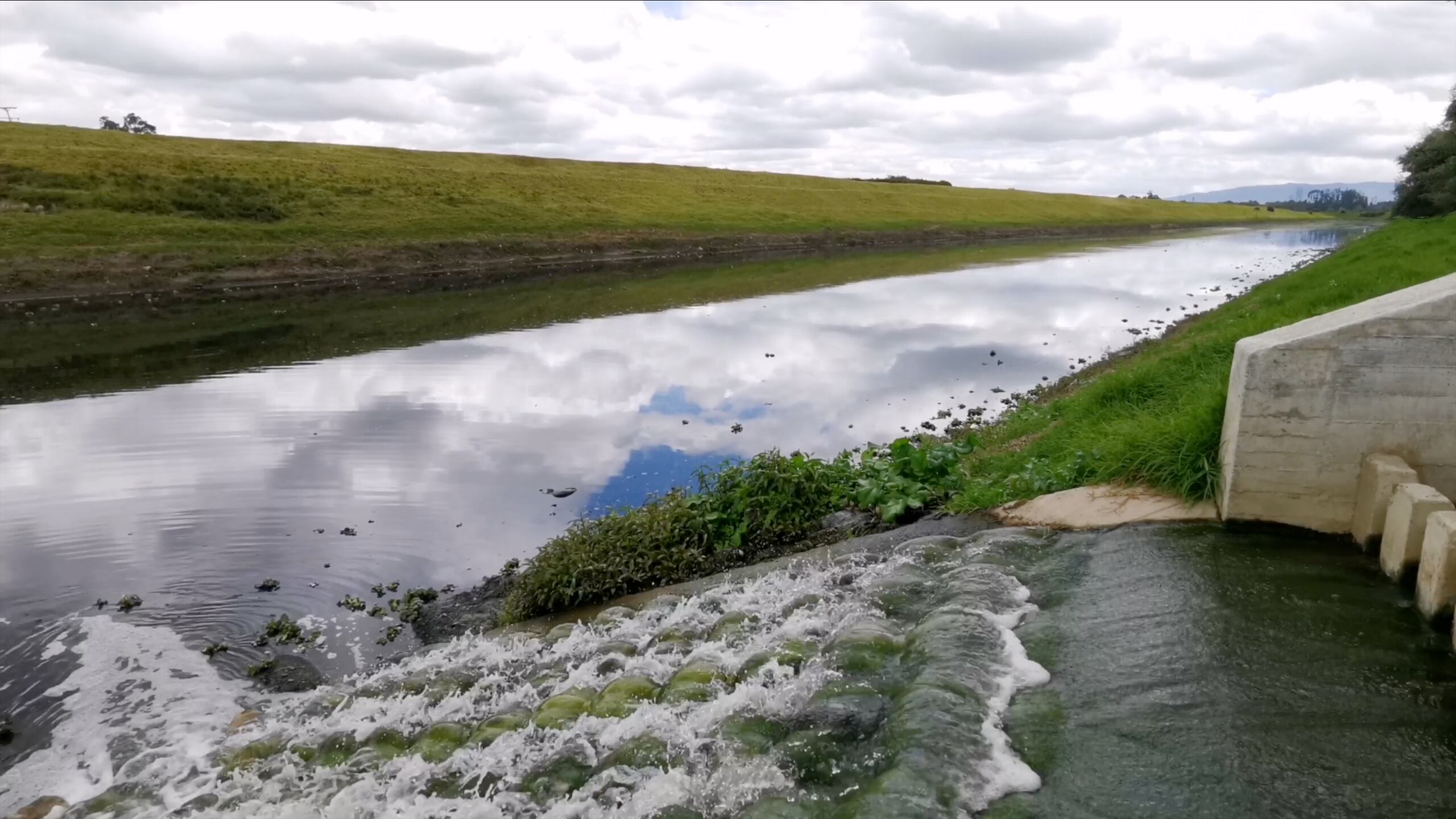 Río Bogotá en inmediaciones al Aeropuerto El Dorado.