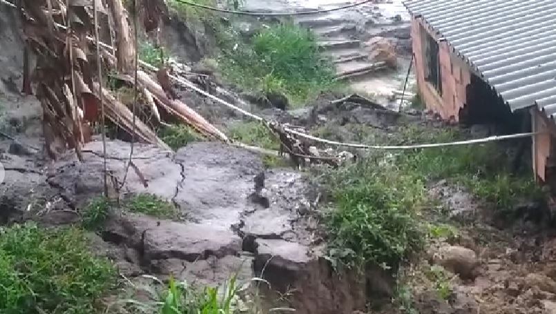 La vivienda se encuentra en riesgo de colapsar.