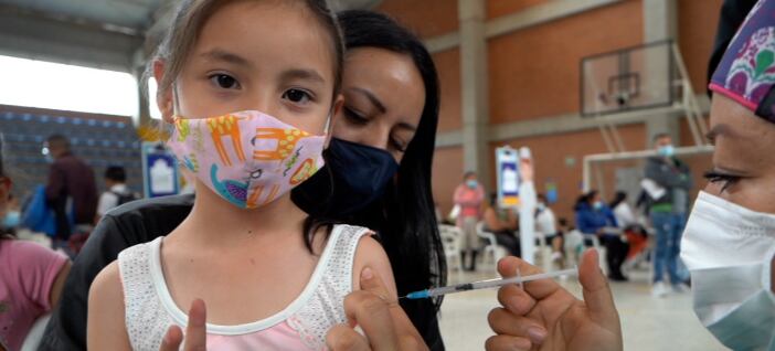 MinSalud hizo un nuevo llamado a los padres de familia y cuidadores a vacunar a los niños contra el coronavirus al iniciarse el periodo escolar.