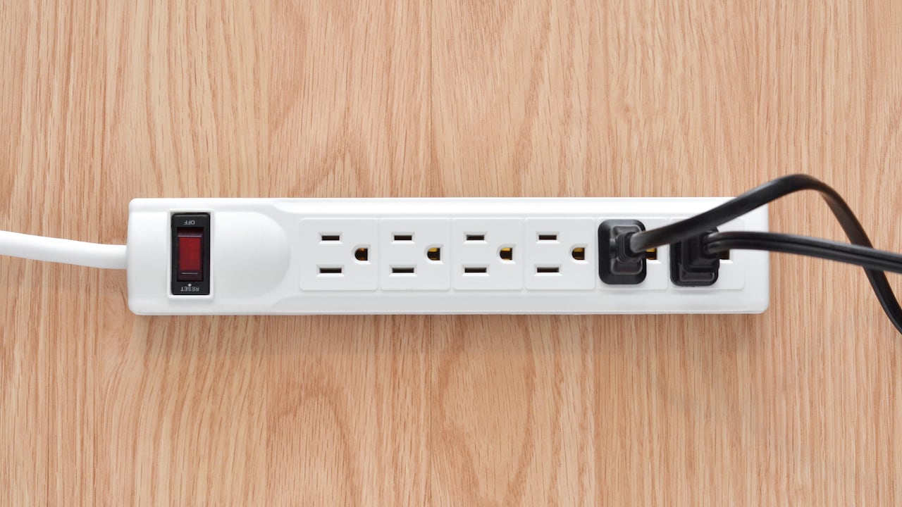 Las regletas eléctricas son dispositivos ampliamente utilizados en hogares y oficinas.