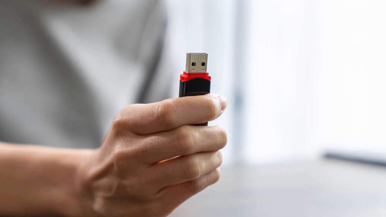 Para evitar que esto vuelva a ocurrir, es una buena idea mantener los dispositivos electrónicos alejados de fuentes de agua.