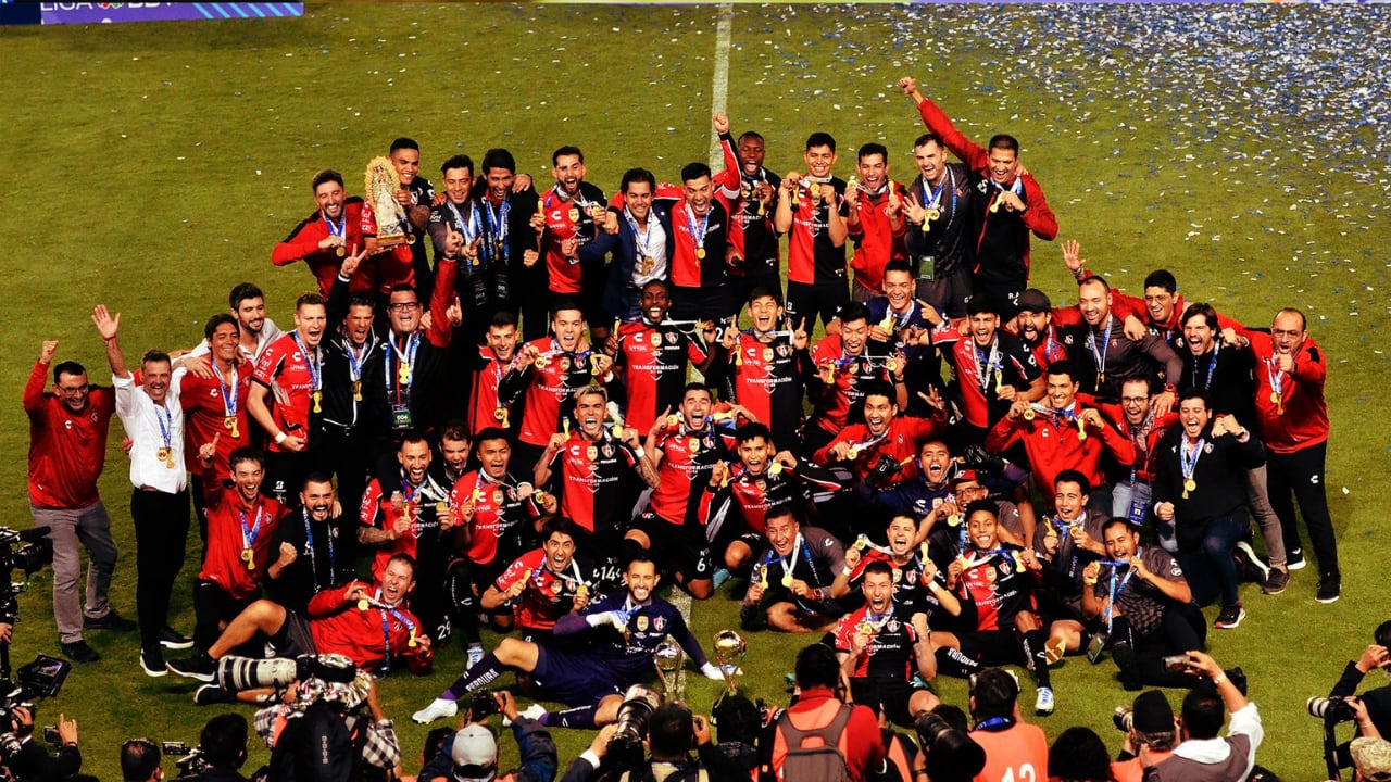 Del Atlas campeón hacen parte los colombianos Camilo Vargas y Julián Quiñones.