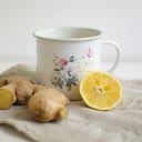 Además de ayudar con los resfriados, el té de jengibre con limón puede ayudar con la quema de grasa.