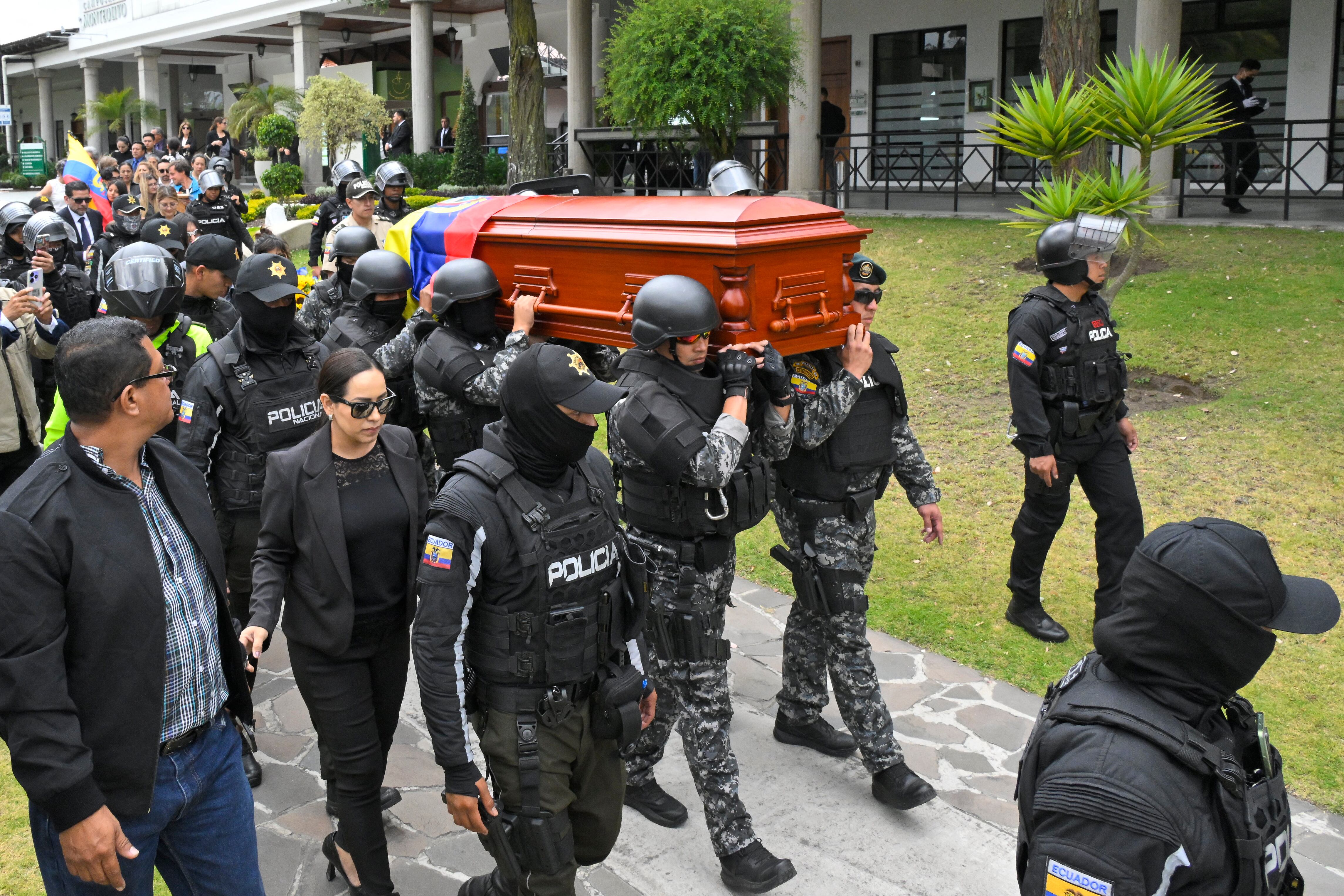 Presidenciable ecuatoriano asesinado fue sepultado tras homenaje público