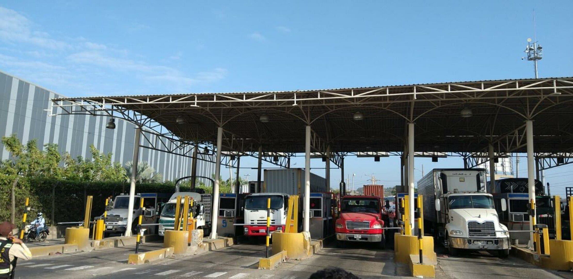 Uno de los bloqueos de estos días en un peaje de Cartagena. Foto Cortesía.