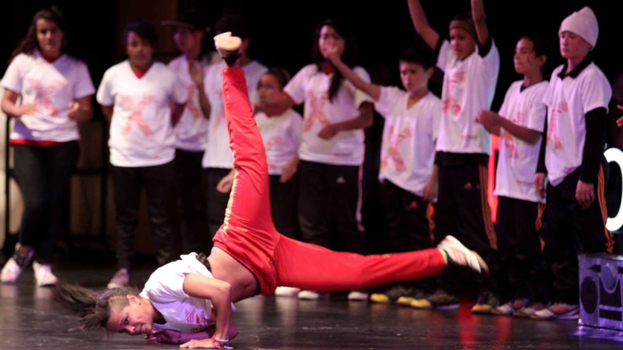 Estudiantes de la escuela Formación Artística Breakdance Latin Fury en la presentación que hicieron para el Tedx Bogotá en diciembre pasado. Foto: Iván Valencia / SEMANA.