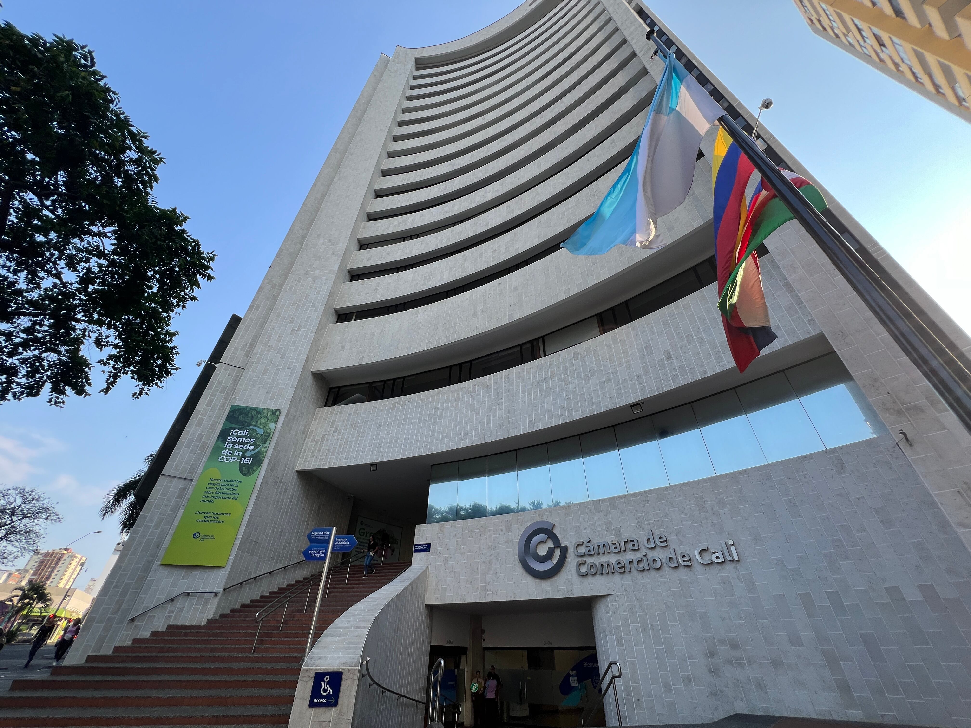 Edificio principal de la Cámara de Comercio de Cali (corazón de la Zona Verde).