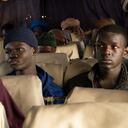 Moussa y Seydou han emprendido camino, y se hace necesario conseguir pasaportes... y esto acarrea sus propios problemas.