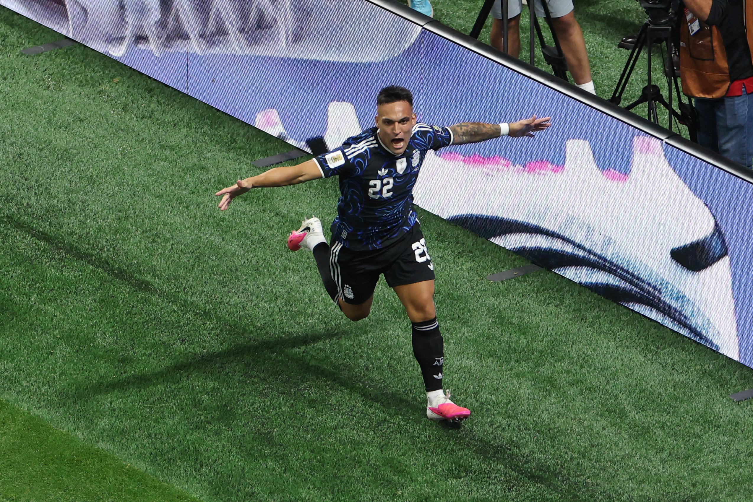 Lautaro Martínez celebrando el gol que llevó a Argentina a la final de la Copa del Mundo 2026.