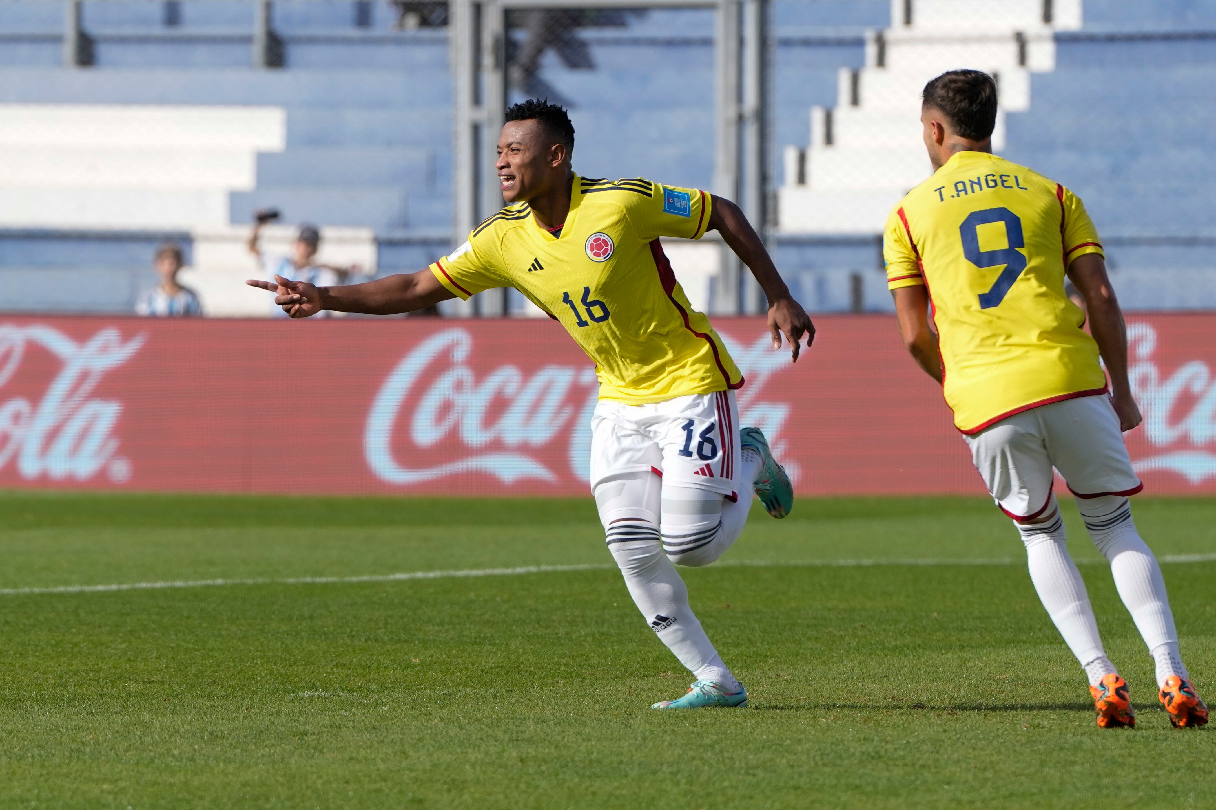 Colombia's Oscar Cortes (16) celebrates scoring his side's opening goal against Slovakia during a FIFA U-20 World Cup round of 16 soccer match at the Bicentenario stadium in San Juan, Argentina, Wednesday, May 31, 2023. (AP Photo/Ricardo Mazalan)