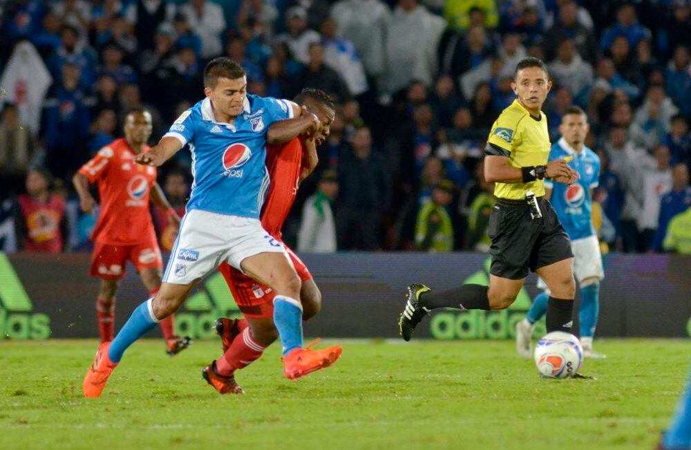 El volante Jhon Duque fue una de las novedades de Millonarios para el partido ante los escarlatas. Foto: Diana Rey Melo / SEMANA