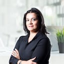 Sandra Alarcón enfatiza la importancia de establecer conexiones sólidas y estratégicas en el mundo empresarial.