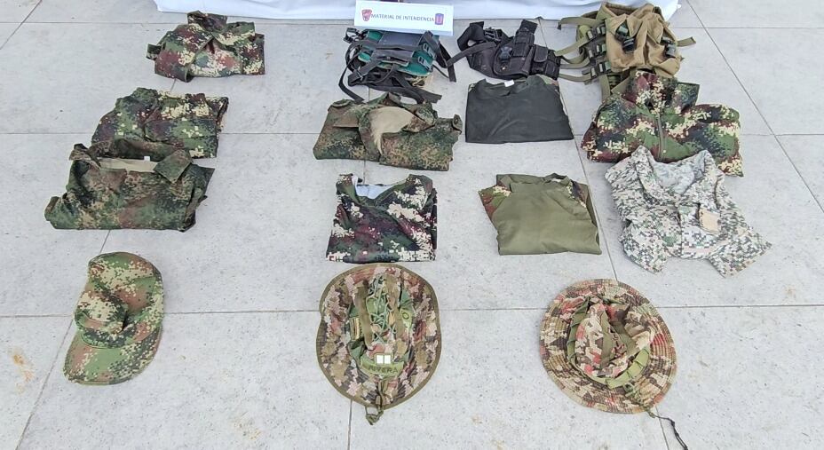 Algunos elementos decomisados por el Ejército en medio de la operación militar.