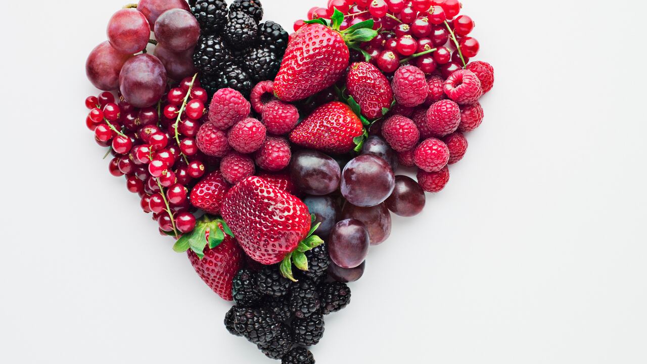 Los frutos rojos son saludables para el corazón.