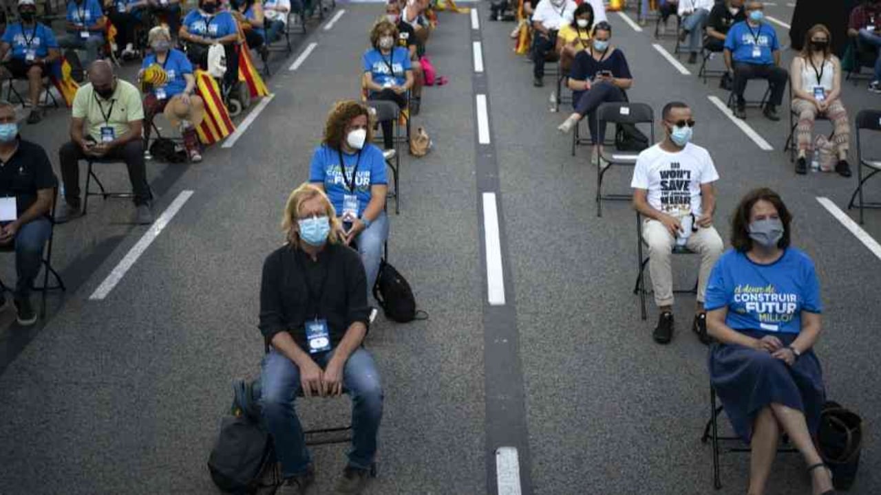 Dieciocho de 30 países europeos registran una incidencia acumulada superior a 500 nuevos casos de lacovid-19 por cada 100.000 habitantes en los últimos 14 días.