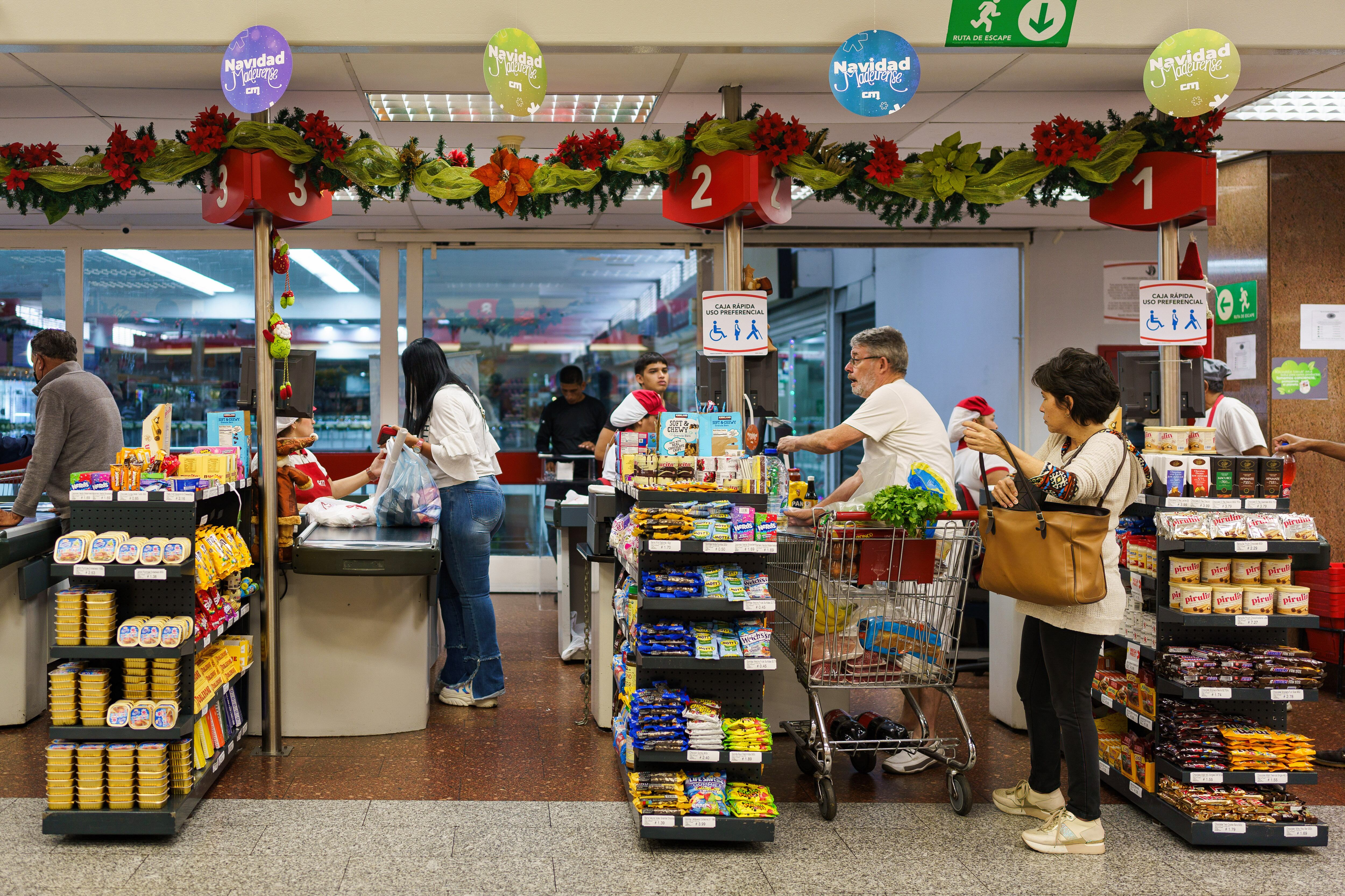 La mujer contó con la suerte de que un empleado reportara el bolso ante las autoridades