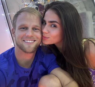 Dominic Wolf confirmó su relación con  una joven de Bucaramnaga.