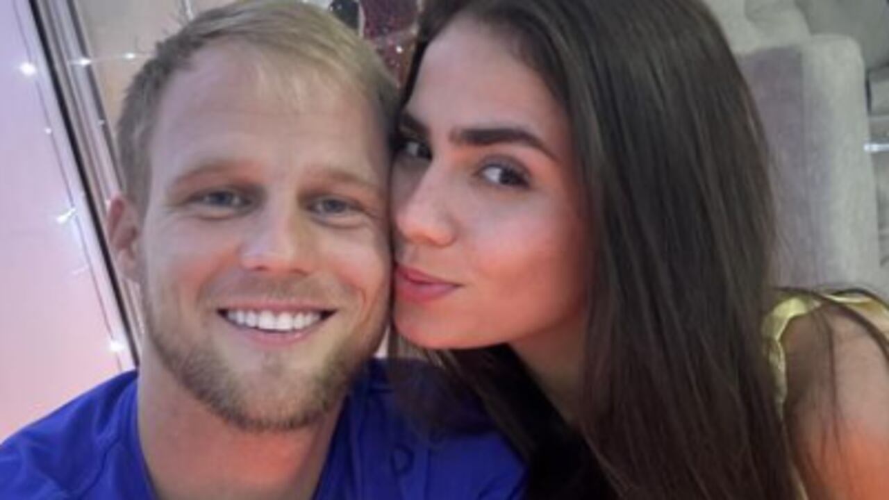 Dominic Wolf confirmó su relación con una joven de Bucaramnaga.