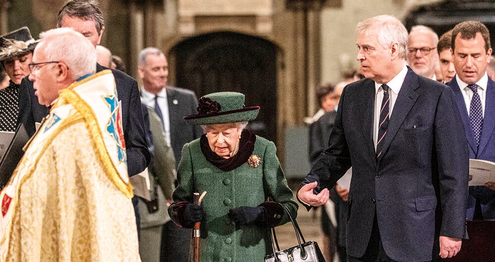 “Bueno, como puede ver, casi no me puedo mover”, había dicho la reina semanas antes. Una multitud enorme se ha agolpado en Londres para despedirla. 