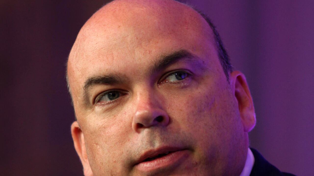 (ARCHIVOS) Mike Lynch, director ejecutivo de Autonomy Group, asiste a la cumbre de directores ejecutivos del Times en el Hotel Savoy de Londres, el 21 de junio de 2011. El empresario británico Mike Lynch, recientemente absuelto en Estados Unidos de un fraude de 11.000 millones de dólares, se encuentra entre aquellos desaparecida después de que un superyate se hundiera en el sur de Italia, dijo una fuente cercana al esfuerzo de rescate el 19 de agosto de 2024. (Foto de BEN GURR / PISCINA / AFP)