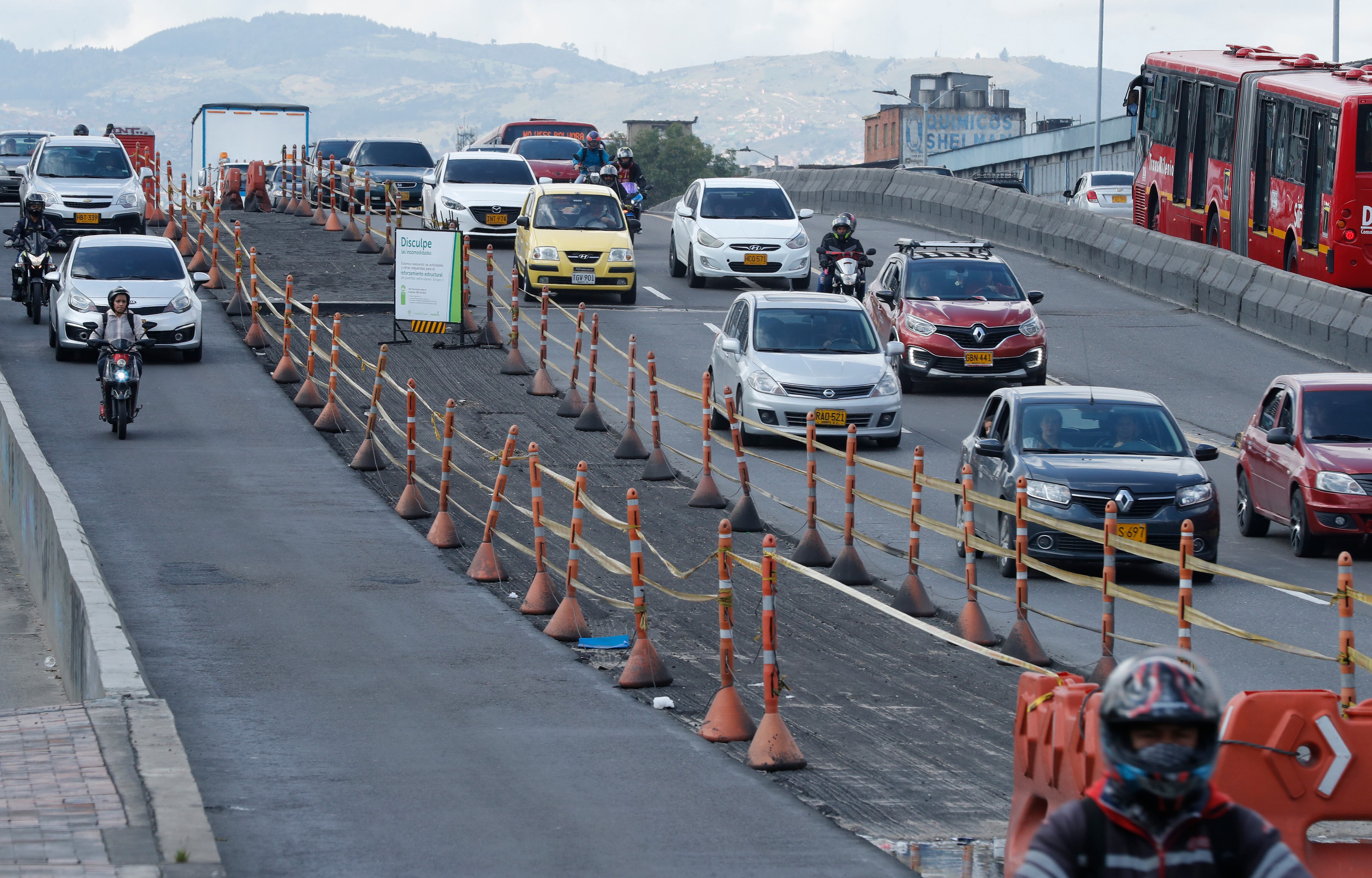 frentes de obra reparación de malla vial sobre la NQS 
Obras para mejorar la movilidad en Bogotá 
Enero 4 del 2023
Foto Guillermo Torres Reina / Semana