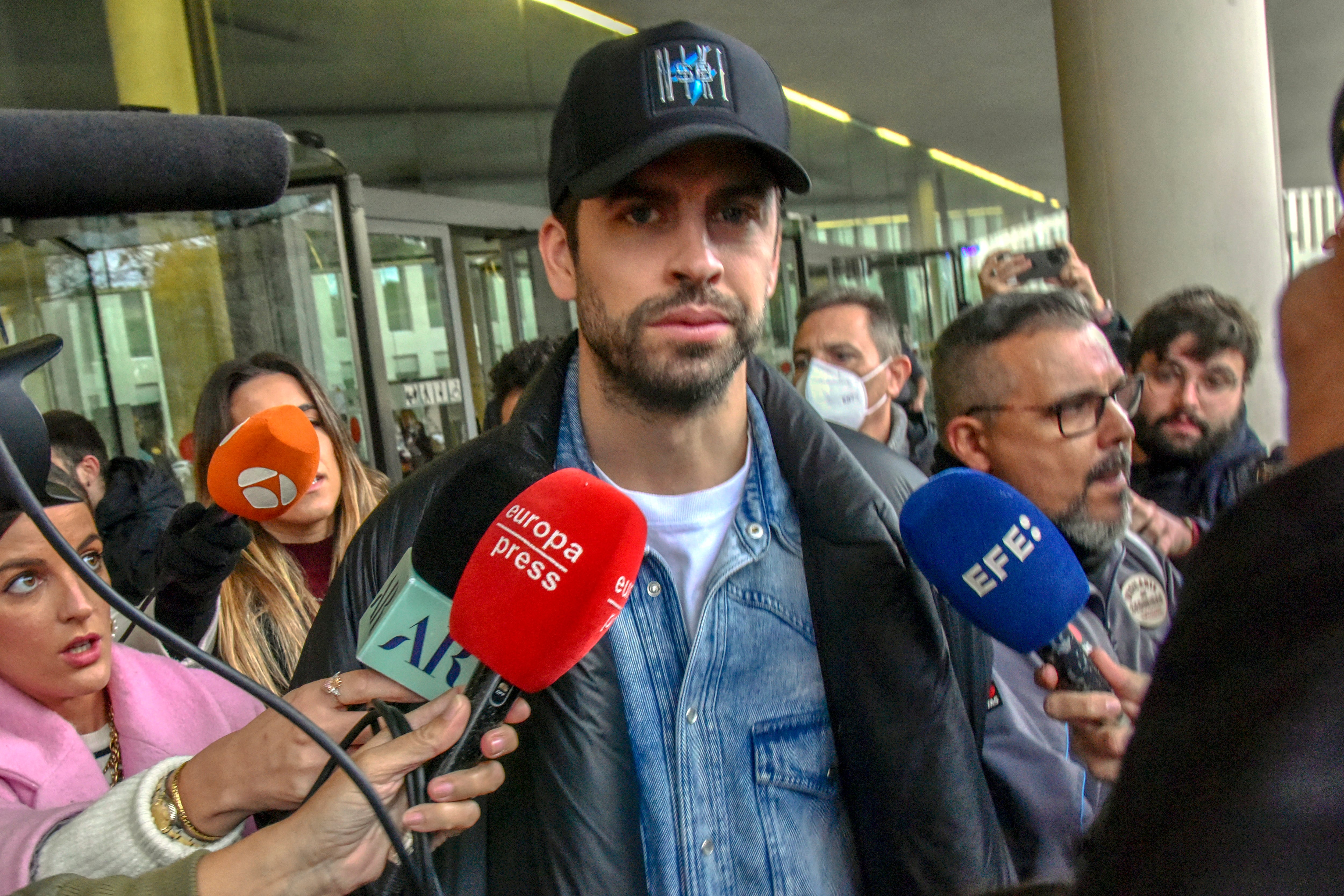 Gerard Piqué saliendo del Juzgado de Primera Instancia y de Familia Nº 18 de Barcelona tras ratificar la demanda de separación y el convenio sobre la custodia de sus hijos