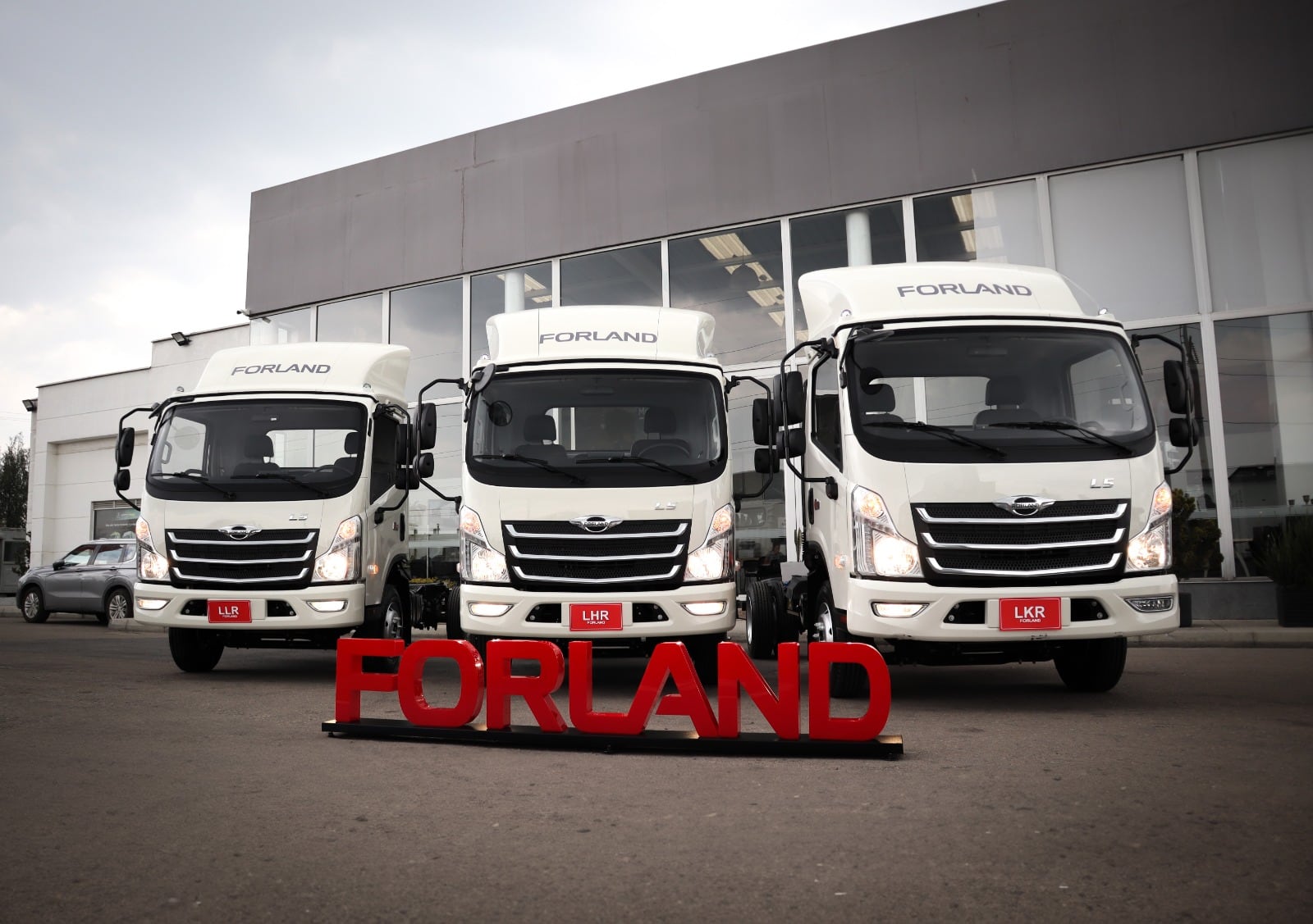 Diferentes marcas de camiones están presentes en el Salón del Auotmóvil.