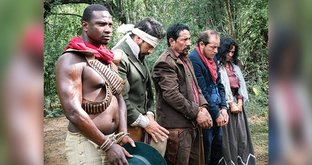 Julio Valencia interpreta a Eccehomo y Salvador Bridges interpreta al Conde de Cuchicute. Son los actores profesionales del reparto. Los protagonistas vienen de la región, y qué bien lo hacen.