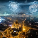 Los fuegos artificiales explotan como parte de las celebraciones de la fiesta nacional en Budapest, Hungría, el martes 20 de agosto de 2024.