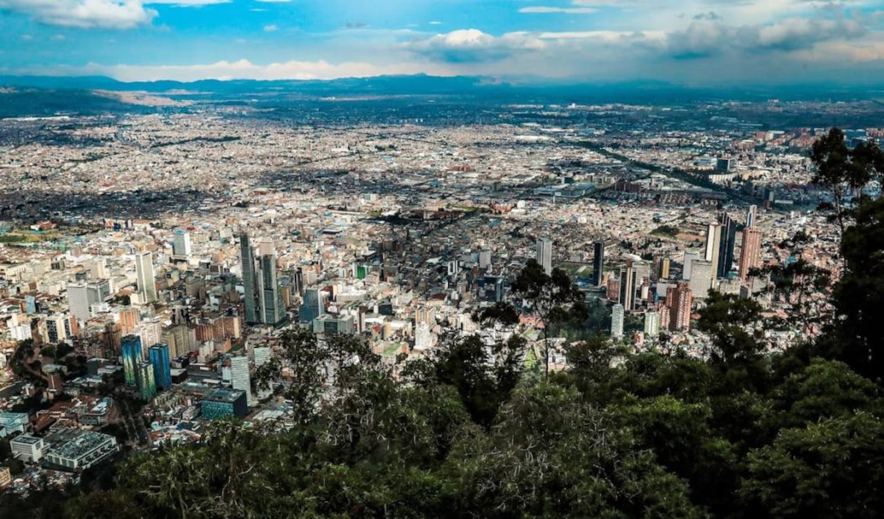 Es probable que se observen algunas lloviznas en las primeras horas de la mañana, especialmente en sectores del sur oriente.