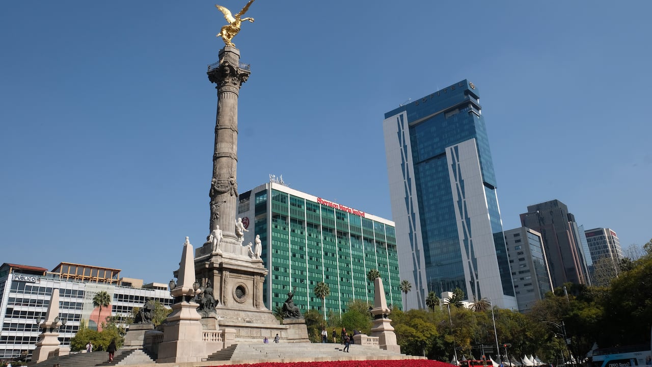 El monumento del Ángel de la Independencia comúnmente conocido como El Ángel en el centro de la ciudad el 26 de diciembre de 2022 en Ciudad de México, México.