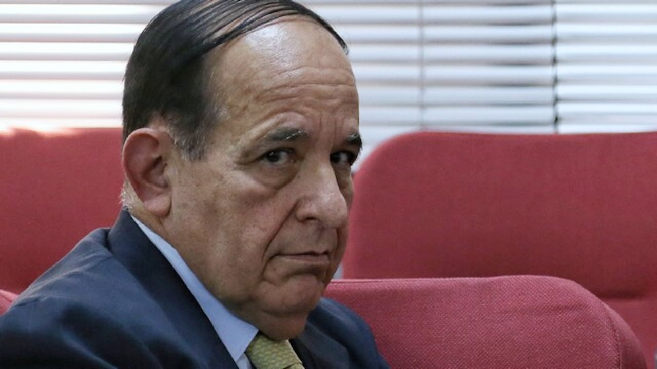 El exsenador Álvaro Ashton entregó información ante la JEP sobre vínculos de dirigentes políticos y empresarios con las AUC.