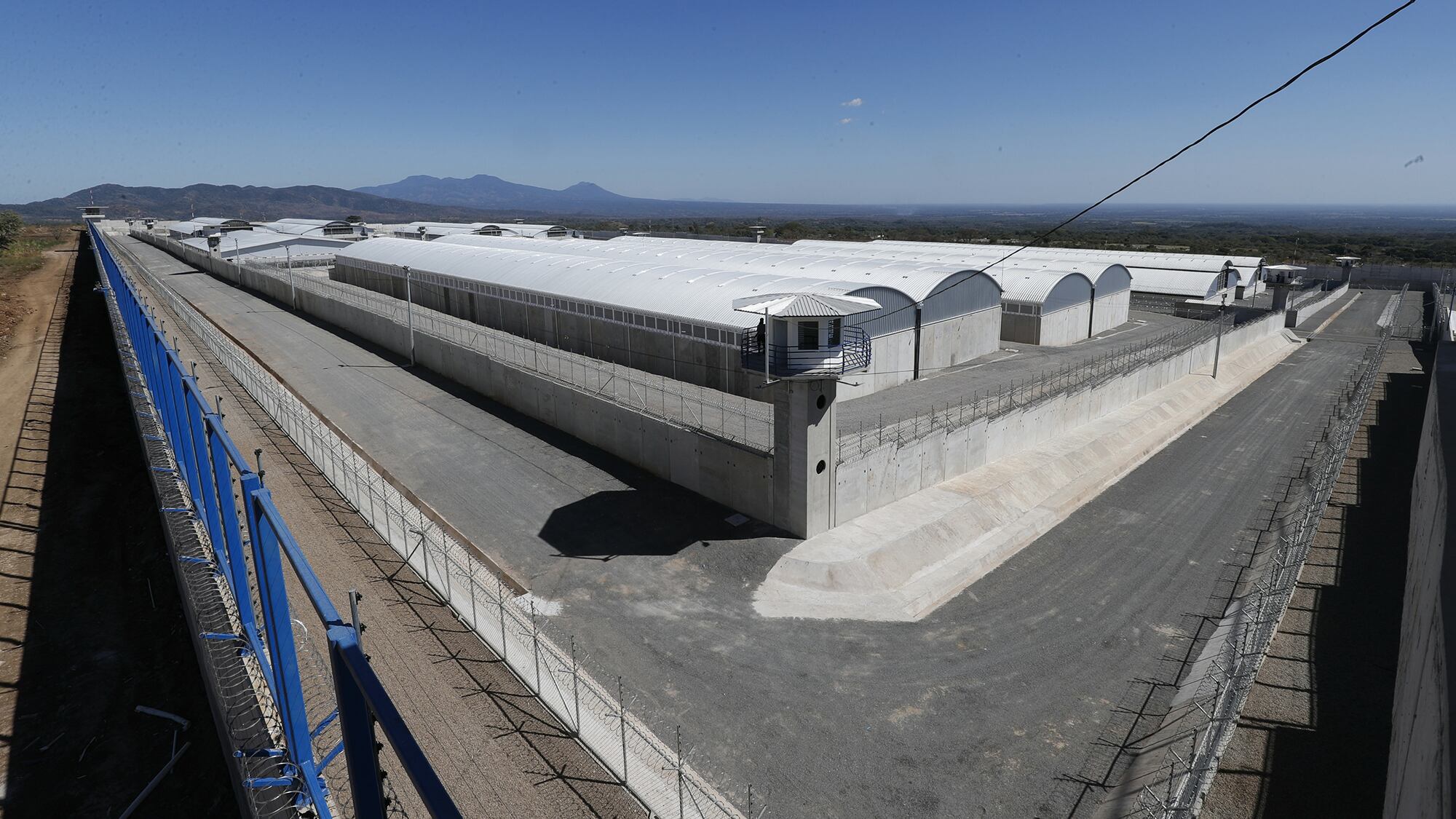 Centro de Confinamiento del Terrorismo" (CECOT)