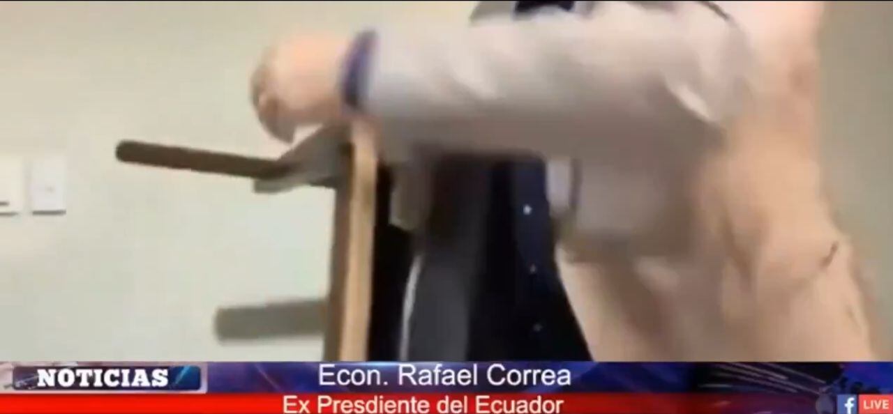 Correa mostró la silla dañada tras su caída