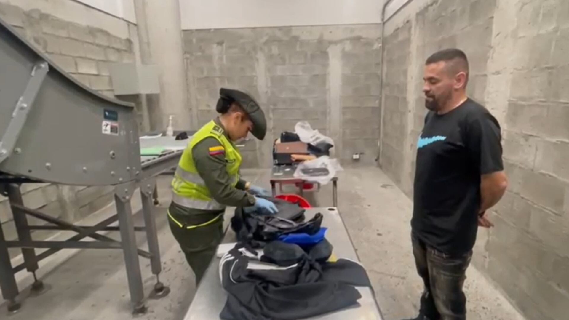 El hombre fue sorprendido con el material en el aeropuerto de Pereira.